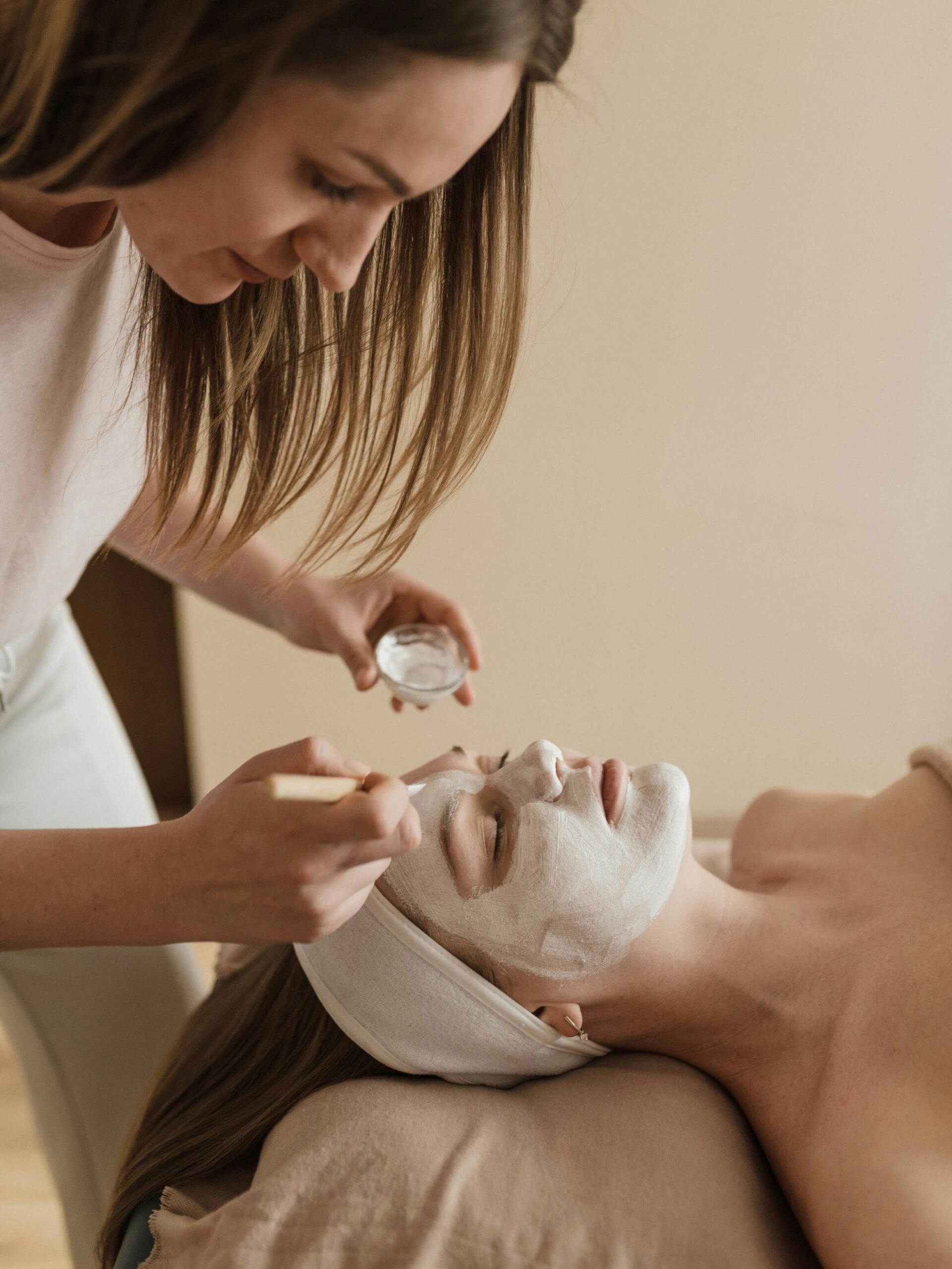 pexels photo 6663373 6663373 A relaxing facial treatment with a rejuvenating mask applied in a serene spa environment.